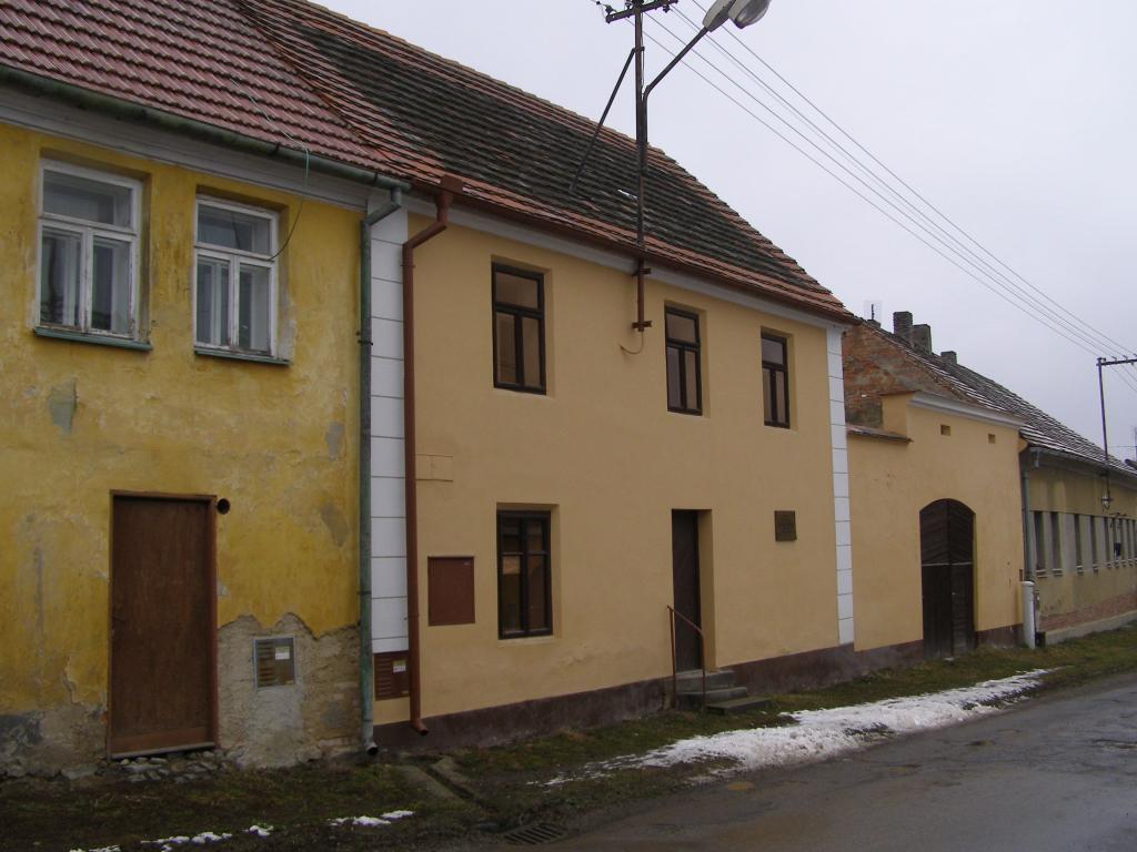 Dum v lesni rodnem ruda