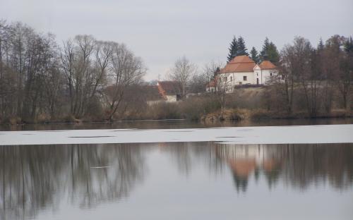 velky_ustavni_rybnik_ve_vodnanech.jpg