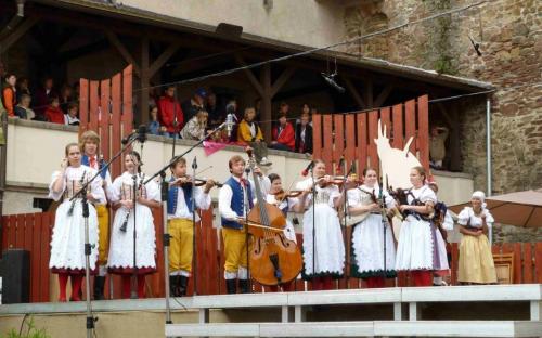 mlada_dudacka_muzika_strakonice_na_mdf_v_r.2010.jpg